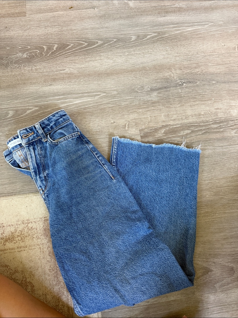Zara Wide-Leg High-Rise Jeans in Dark Blue Wash - Picture 3 of 3